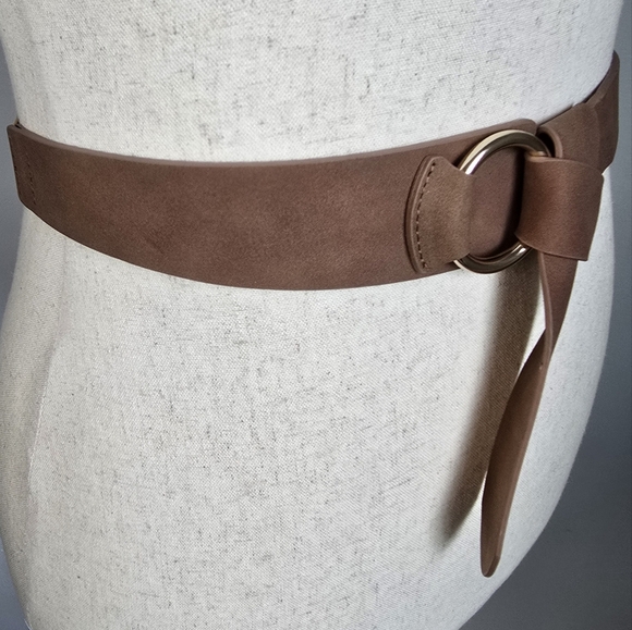 BCBGeneration New Tan Cognac O-Ring Knot Vegan Leather Statemen Belt Size M/L - Picture 3 of 11